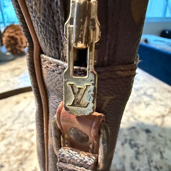 Vintage Louis Vuitton Monogram Danube Crossbody (2001) - Picture 8 of 12